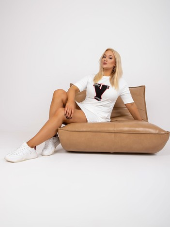 Bílá tepláková šaty plus size v mini délce.