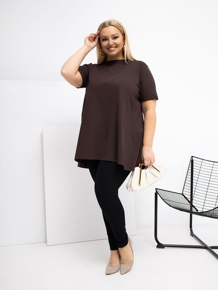 Čokoládová blůza plus size s krátkým rukávem.