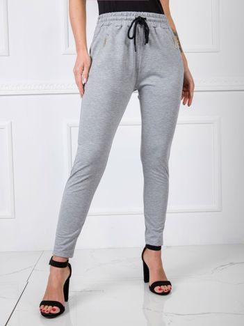 Graue Bunny-Hosen.