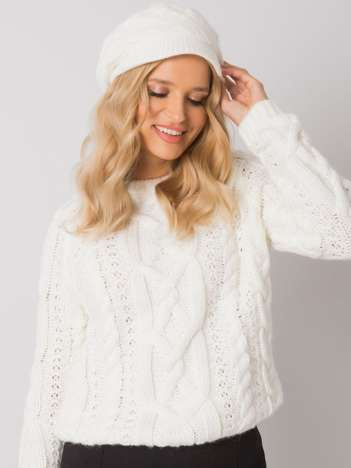 Ecru Wintermütze mit glitzerndem Garn.
