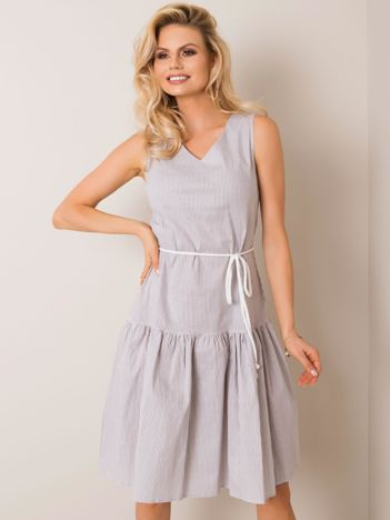Weiß-graues Samba-Kleid.