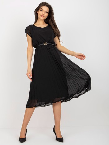Hurt schwarze plissierte Kleid mit rundem Ausschnitt.