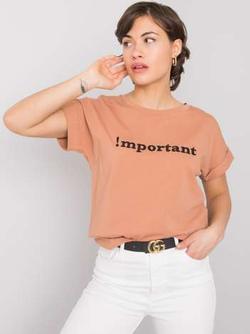 Kamel T-Shirt mit der Aufschrift Saniyah.