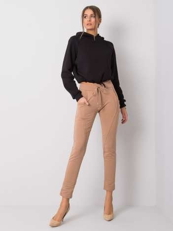 Kamelfarbene Benitta-Hosen.