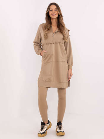 Dunkelbeige Basic-Set mit Oversize-Pullover.
