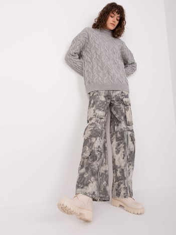 Großhandel Grauer Damenstrickpullover mit Zopf.