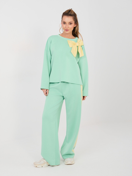Pistazienfarbener Sweat-Anzug mit Oversize-Pullover RUE PARIS.