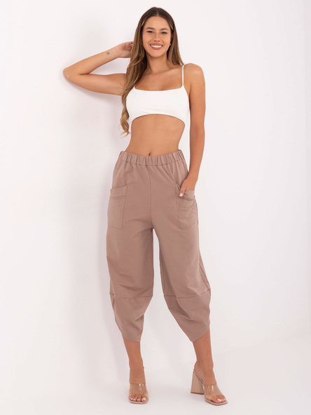 Dunkelbeige Sweatpants mit 7/8-Bein.