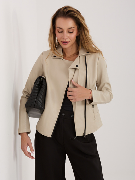 Beige Damen Bikerjacke aus Kunstleder.