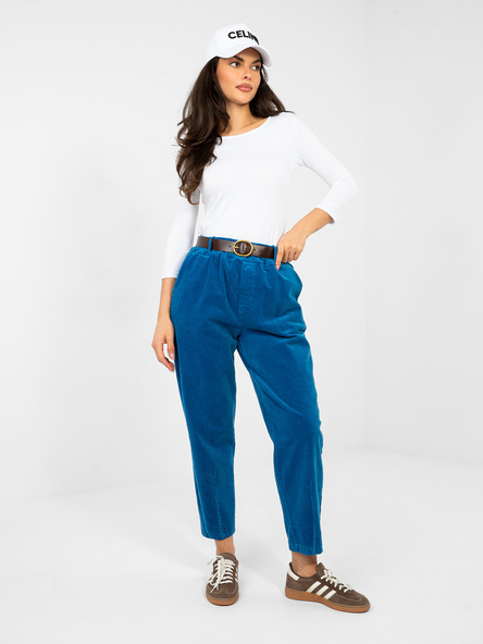 Dunkelblaue Cordhose mit 7/8-Bein.