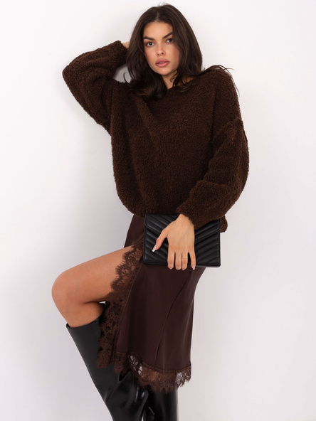Dunkelbrauner Boucle-Pullover mit langen Ärmeln.