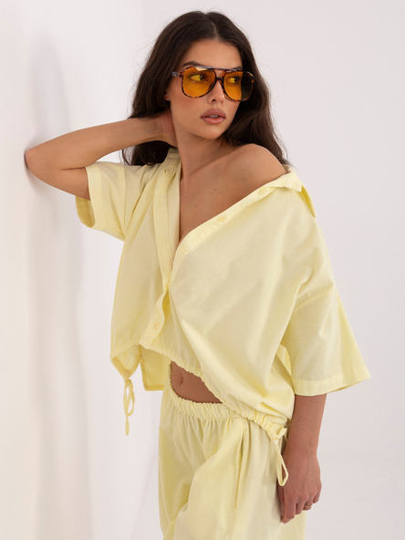 Helles gelbes Damen Oversize-Hemd aus Cord.