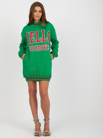 Großhandel grüne lange Oversize-Pullover mit Aufschriften.