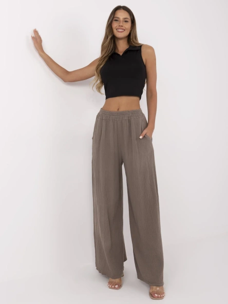 Braune Musselin-Hosen aus Baumwolle.