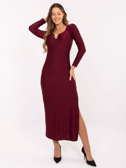 Bordeaux Abendkleid mit Schlitz.