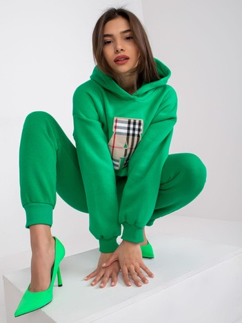 Grüne Sweatjacke mit Aufnäher und Kapuze Felicja.