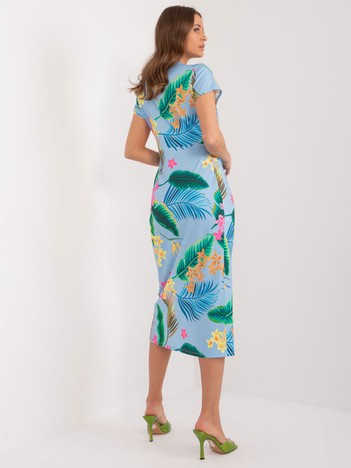 Hurt hellblaues Damenkleid mit exotischen Drucken.