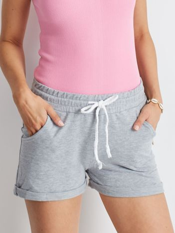 Graue Shorts Rejuvenate.