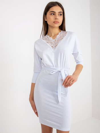 Hurt Weißes Kleid angepasst mit Gürtel Toronto RUE PARIS.