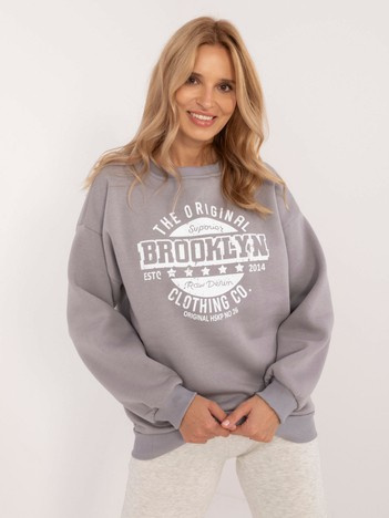 Online-Großhandel Grauer Damenpullover mit Print und Fütterung.
