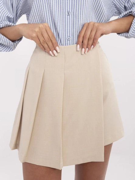 Beige pleated skirt-shorts with an elastic waistband.