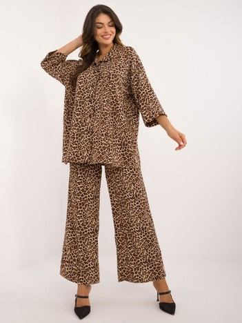 Beige-black patterned set with an oversized shirt.
