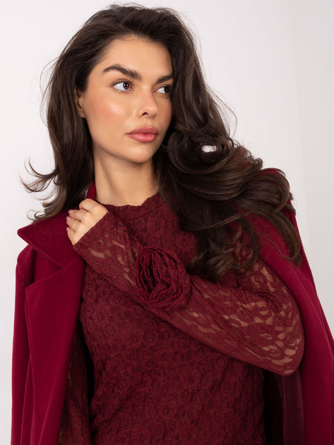 Burgundowa dopasowana sukienka z koronki