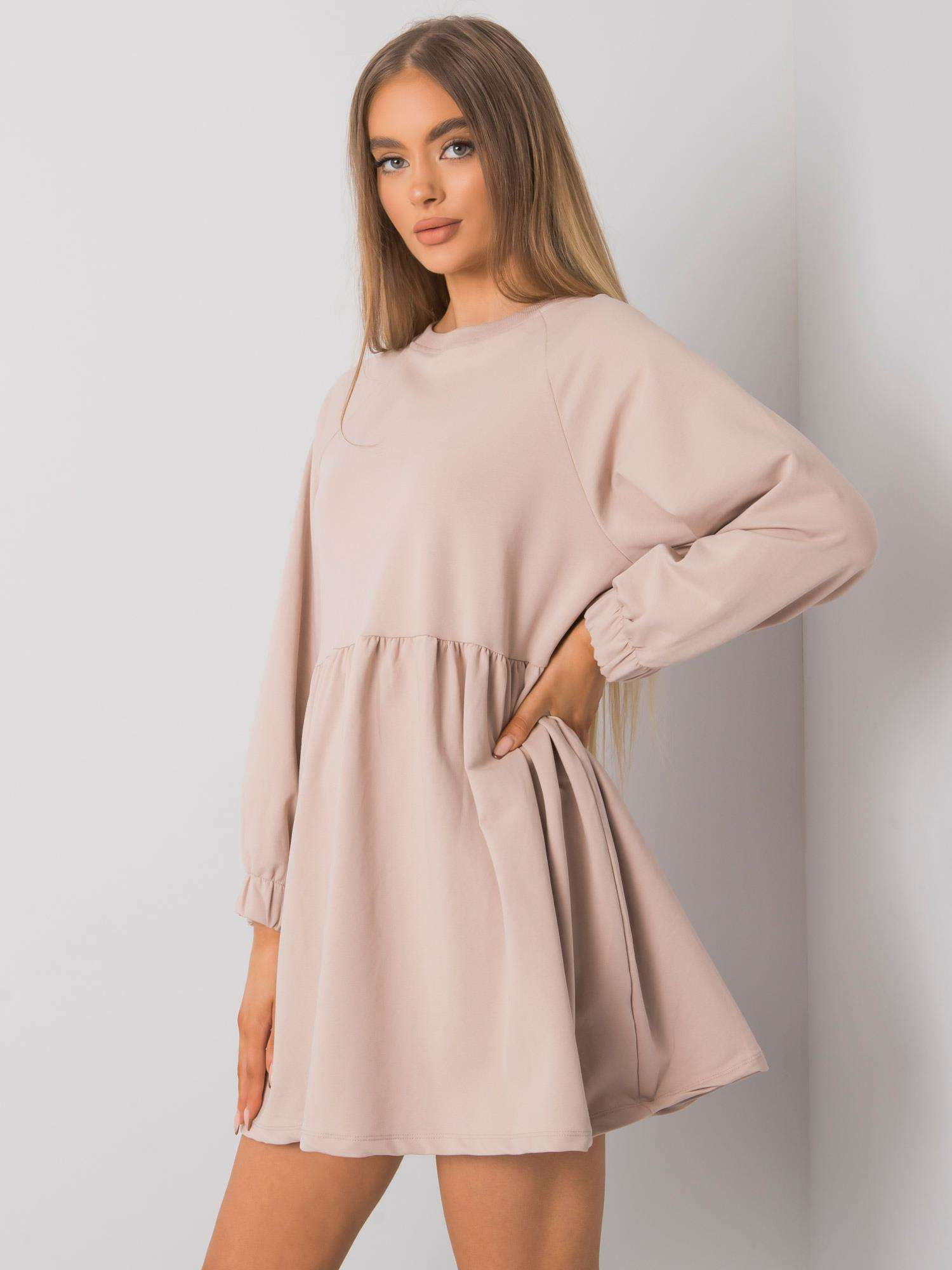 Helle beige Kleid mit langen Ärmeln Bellevue.