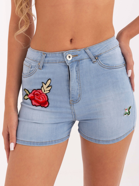 Niebieskie dopasowane szorty jeansowe