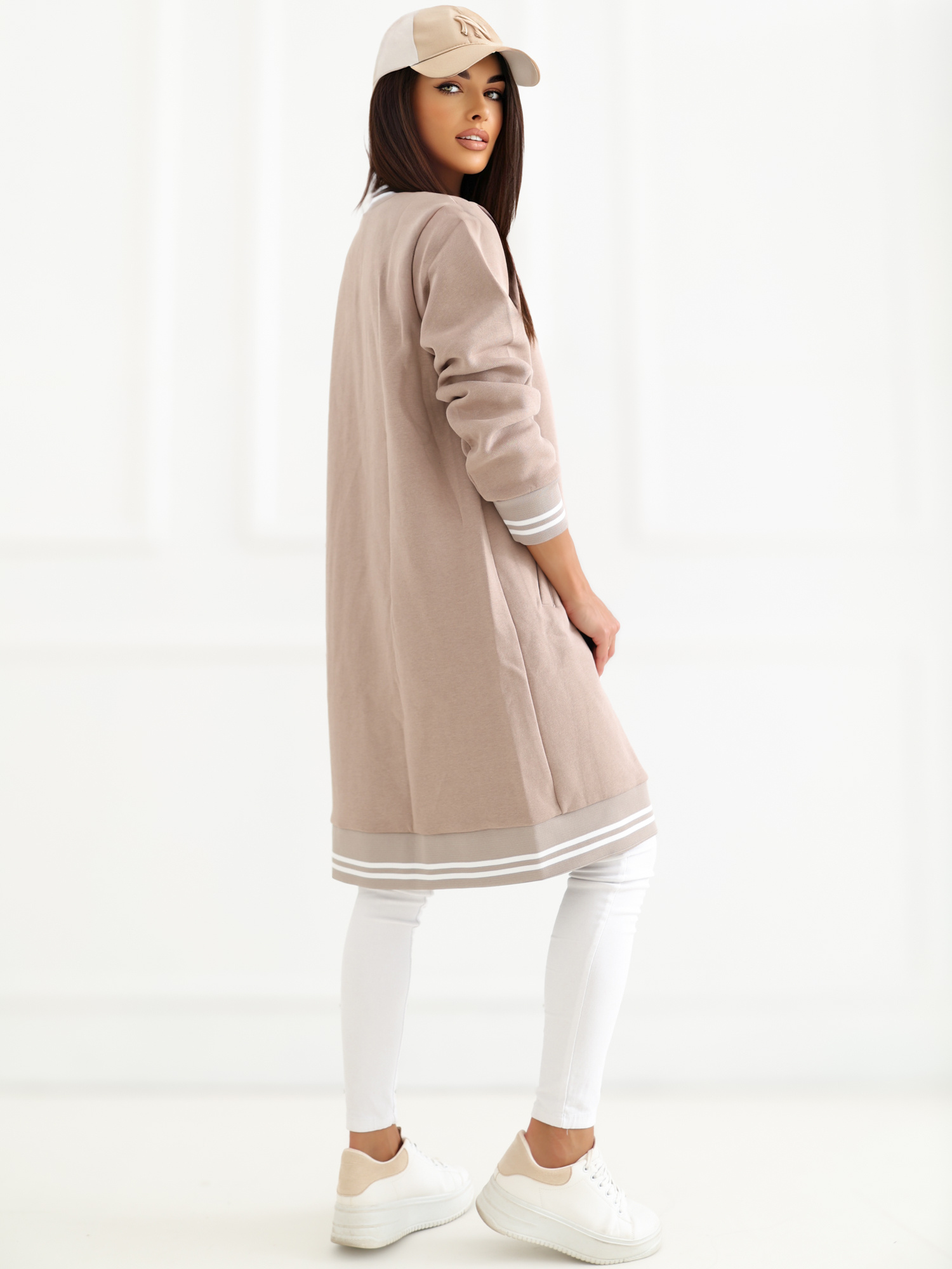 Temno bežna zip bluza z nalepko Lucia RUE PARIS.