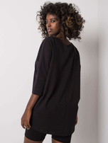 Schwarze Bluse mit dem Aufdruck Kaylyn.