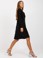 Hurt Czarna prosta sukienka basic z wiązanym dekoltem RUE PARIS