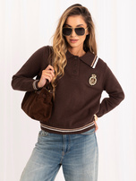 Brązowy damski sweter oversize z naszywką