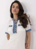 Ecru dzianinowa sukienka o długości midi