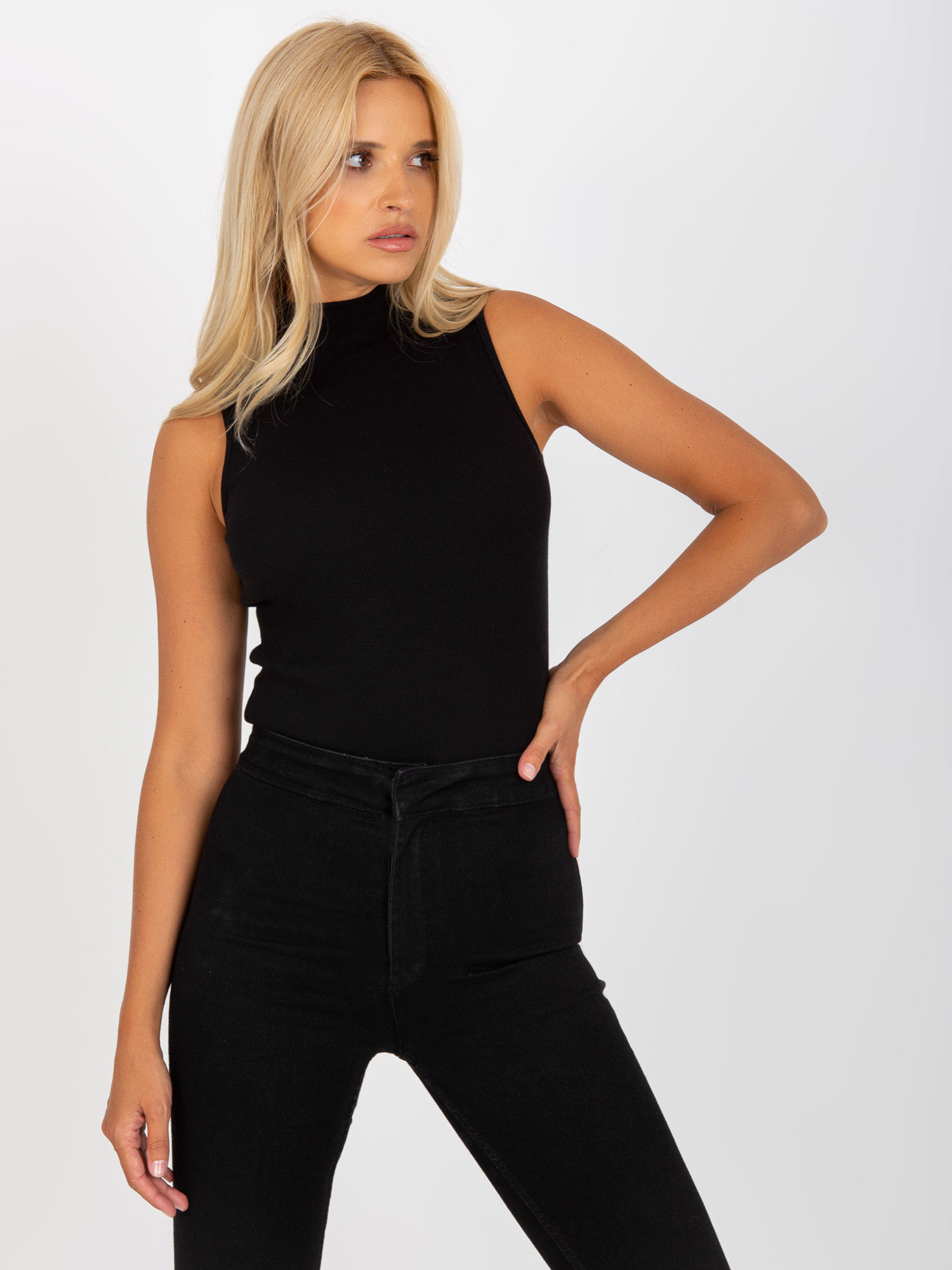 Hurt Czarny prążkowany top basic z półgolfem RUE PARIS 