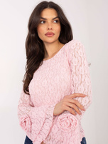 Jasnoróżowa bluzka z rozkloszowanymi rękawami