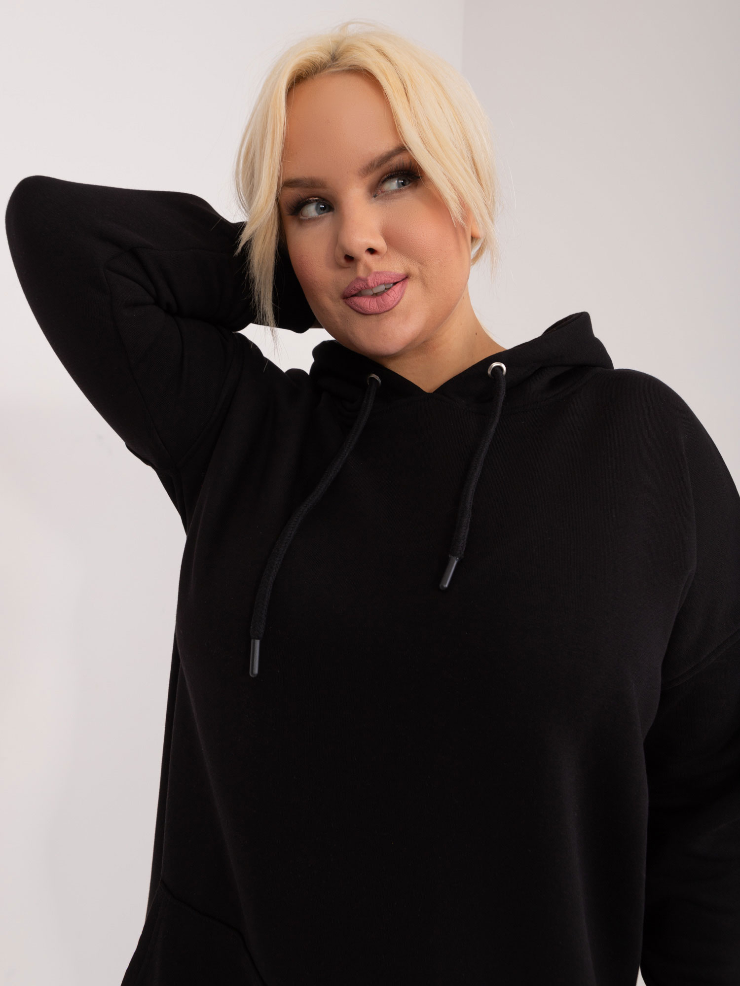 Čierna mikina plus size s kapucňou Luna.