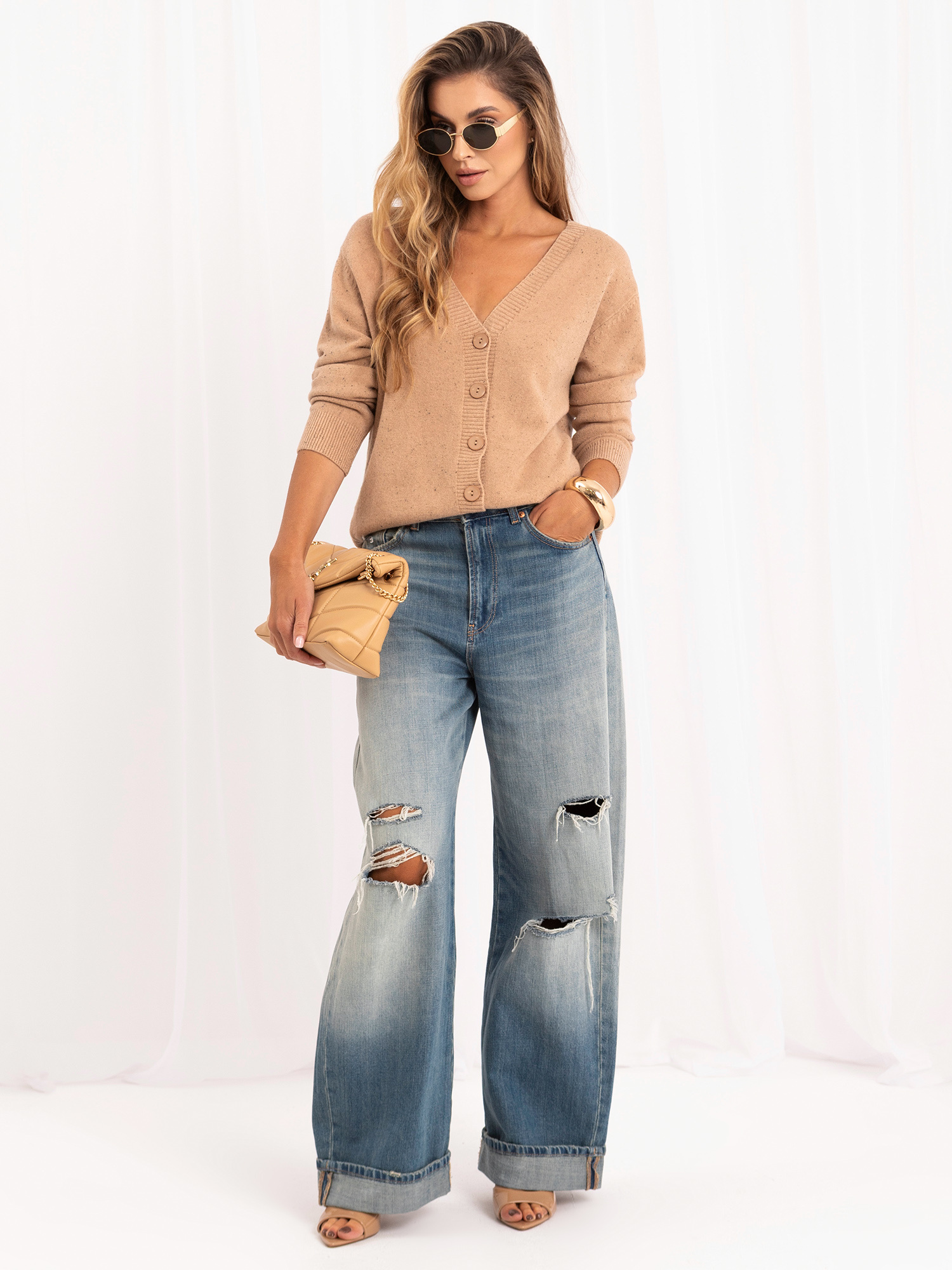 Camelowy rozpinany sweter o kroju oversize 