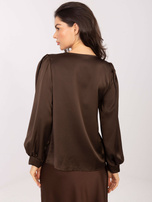Czekoladowa elegancka bluzka z ozdobną różą