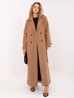 Camelowy długi płaszcz z zapięciem na guziki 