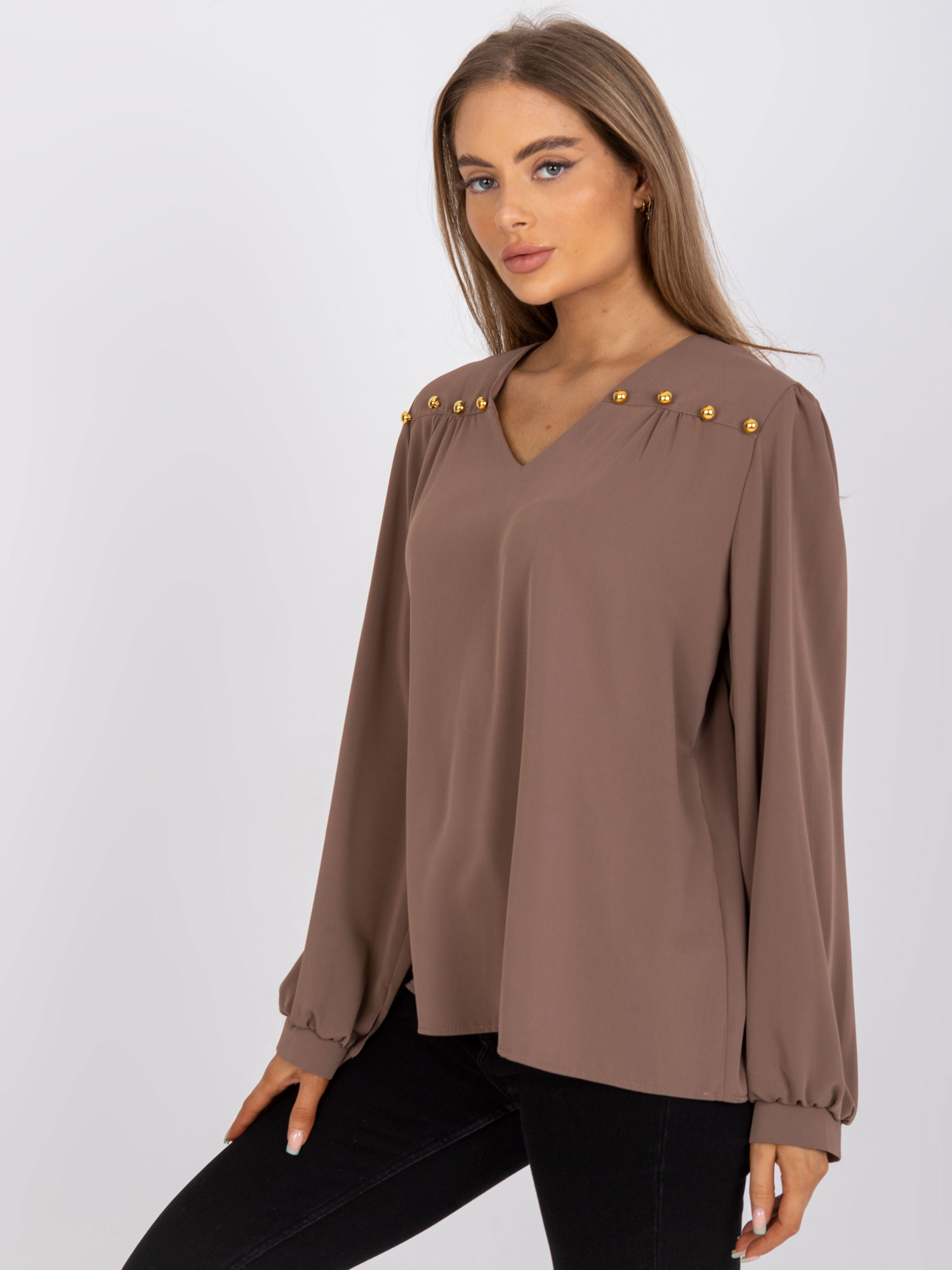 Dunkelbeige Bluse für besondere Anlässe mit lockeren Ärmeln.