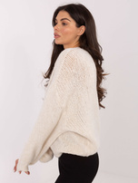 Jasnobeżowy sweter oversize z domieszką wełny