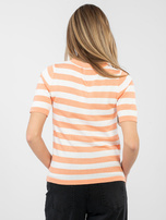 Pomarańczowy sweter z haftem w kształcie serca