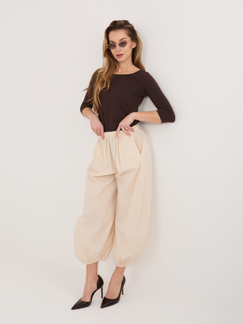Jasnobeżowe spodnie parachute z kieszeniami RUE PARIS