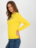 Hurtownia Żółta dresowa bluza bez kaptura z napisem 