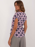 Hurtownia Jasnoróżowa bluzka wizytowa z łańcuszkiem