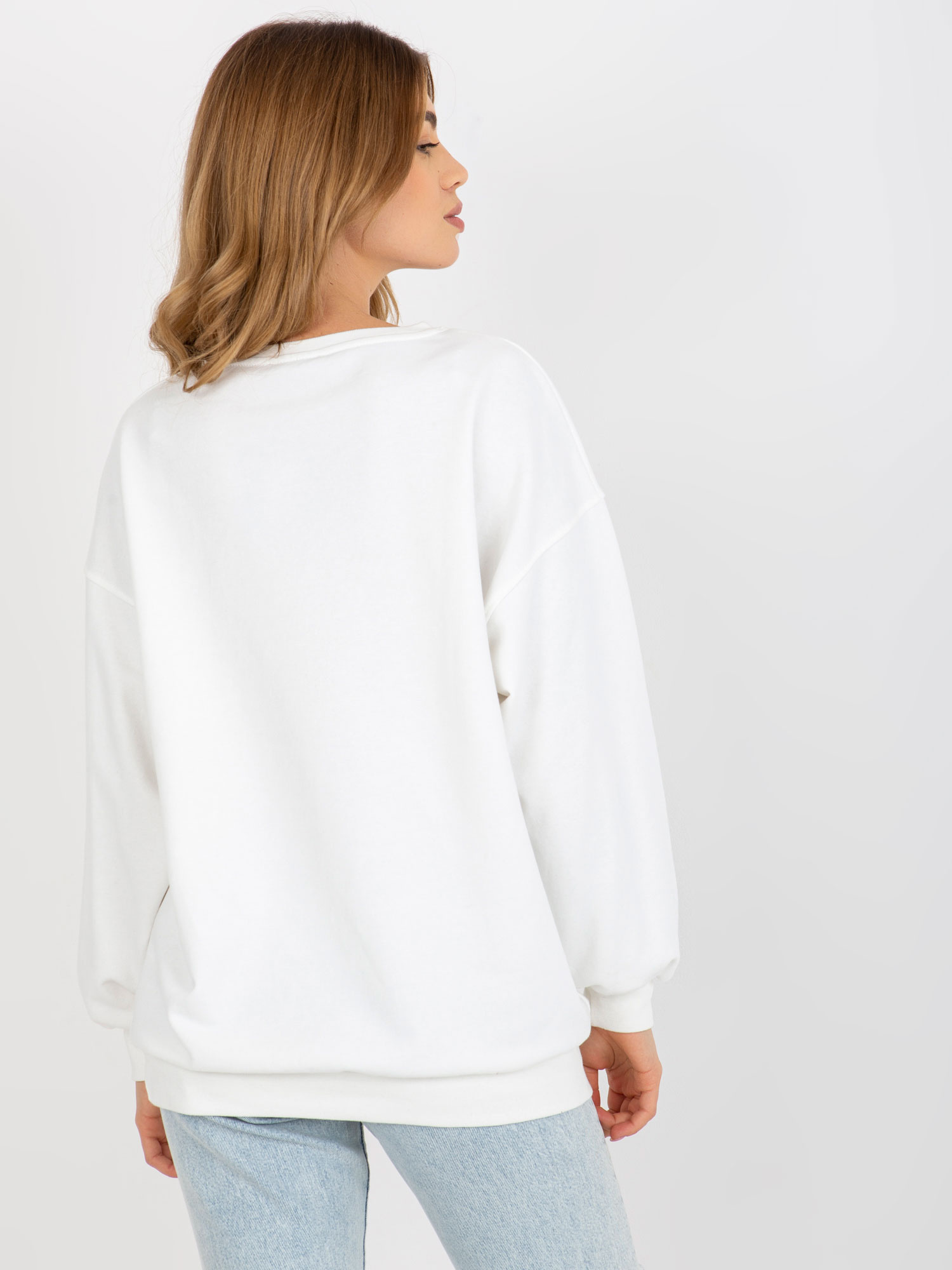 Biała luźna bluza oversize bez kaptura z haftem