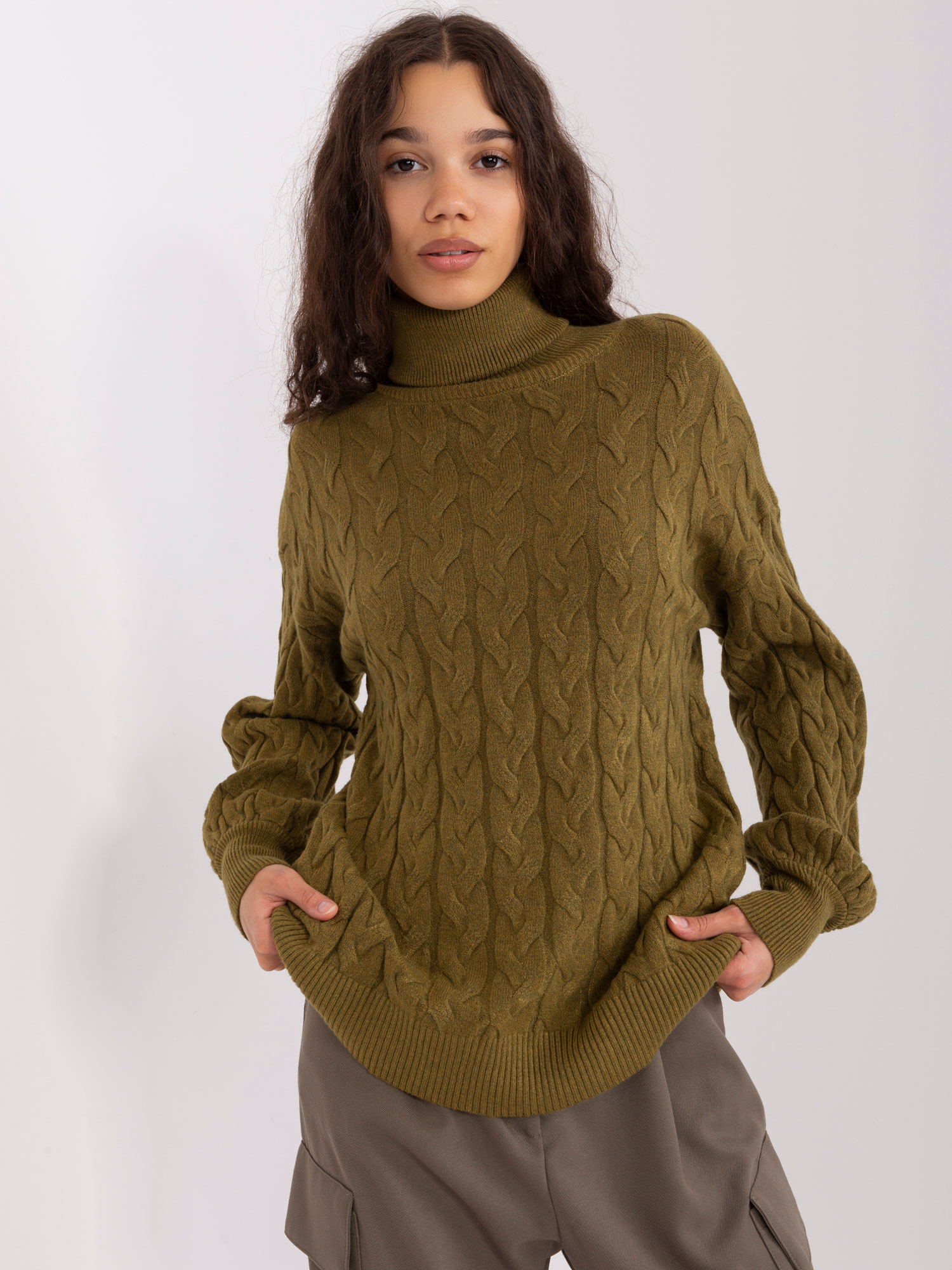 Khaki sweter golf damski ze ściągaczami