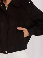 Schwarze Bomberjacke mit Wildleder-Effekt.