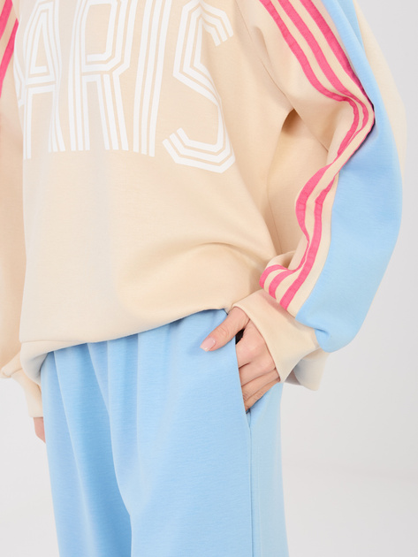 Pastelowy niebieski komplet z szerokimi spodniami